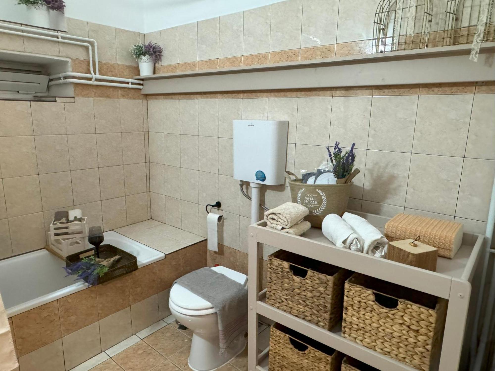 Apartment Elichrysos *
